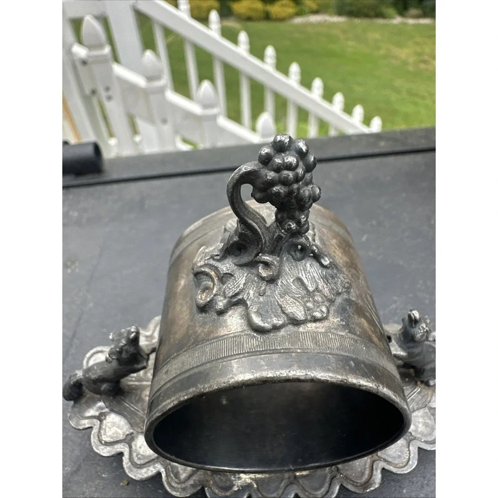 ANTIQUE VICTORIAN WILCOX SILVERPLATE NAPKIN RING FOXES